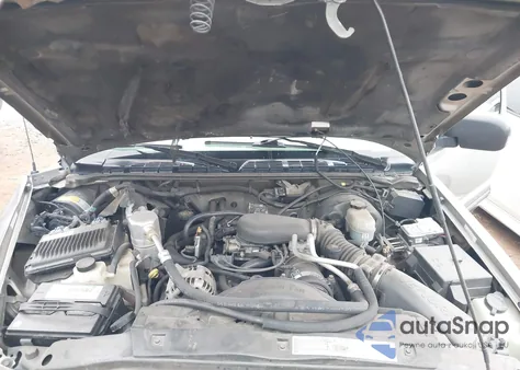 2000 Chevrolet S-10 Ls из США, поврежденный, VIN 1GCCS19W9Y8104987